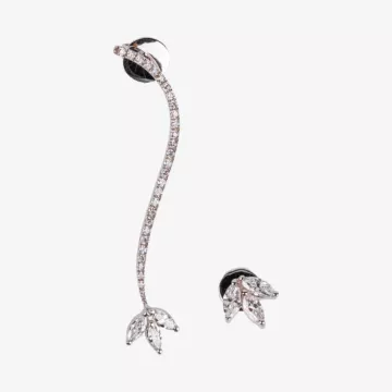 The Carats أقراط تريليوم المختلفة